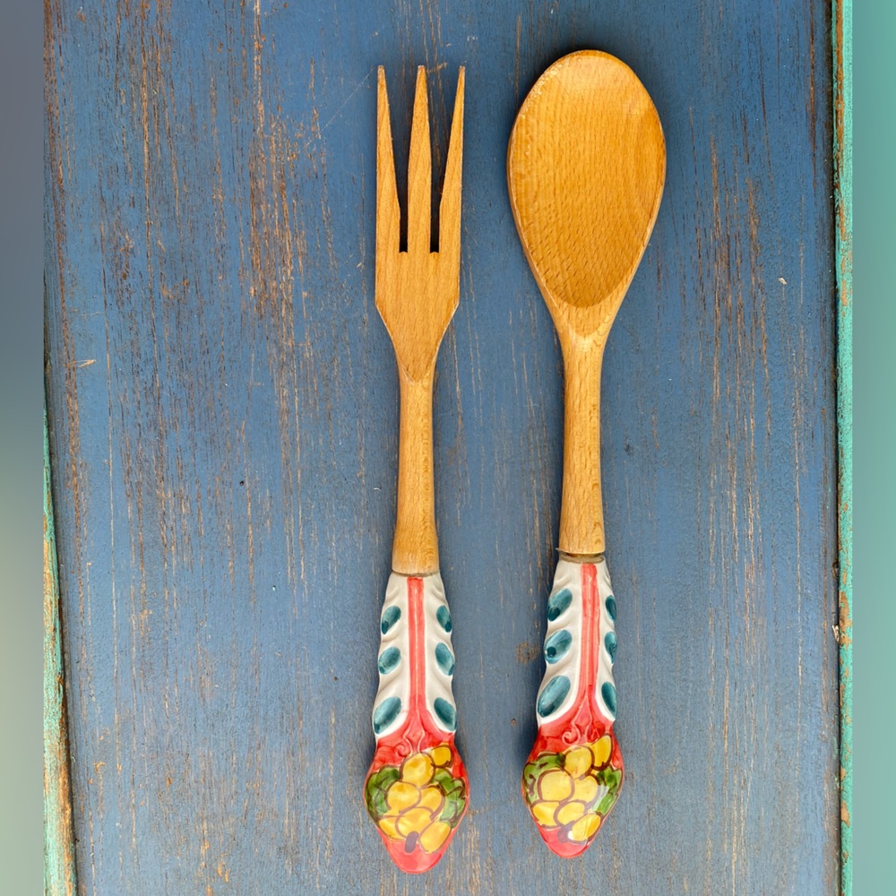 Hand-Painted Wooden Salad Serving Utensils for Dining. Great Condition!